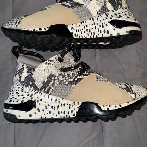 Steve Madden Black and Cream Sneakers